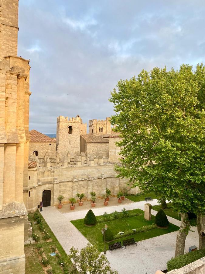 Tresors De La Cathedrale, Maison De Ville Sur 4 Niveaux Narbona Exterior foto